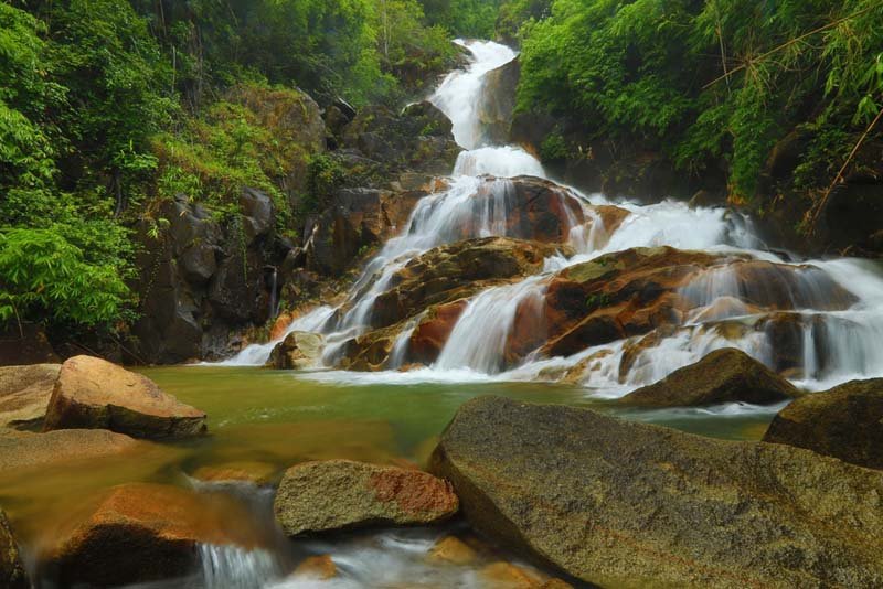 น้ำตกกระทิง ความงดงามแห่งป่าเขาและสายน้ำที่จันทบุรี